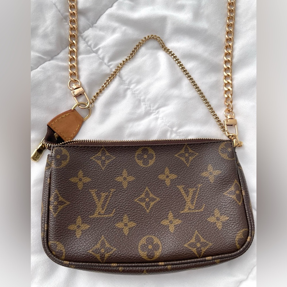 🔥Louis Vuitton Monogram Small Pouchette with Gold Chain 🔥 - Picture 2 of 8